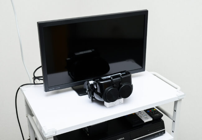 赤外線フレンツェル眼鏡(めまい検査機器)